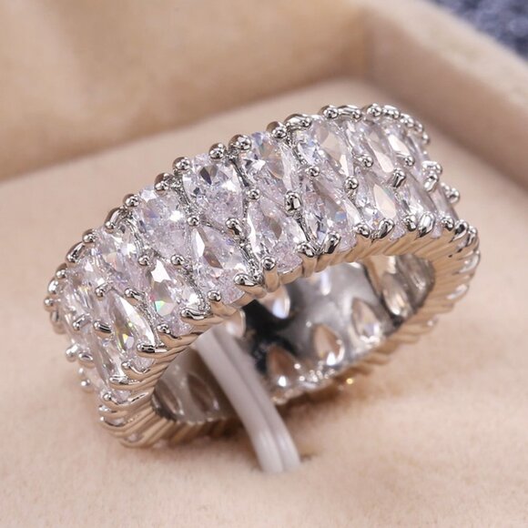 🎀 CZ Perfect Cut Baguette Crystal Cubic Zirconia Fashion EternityRing,UNVN12098 - Picture 3 of 3